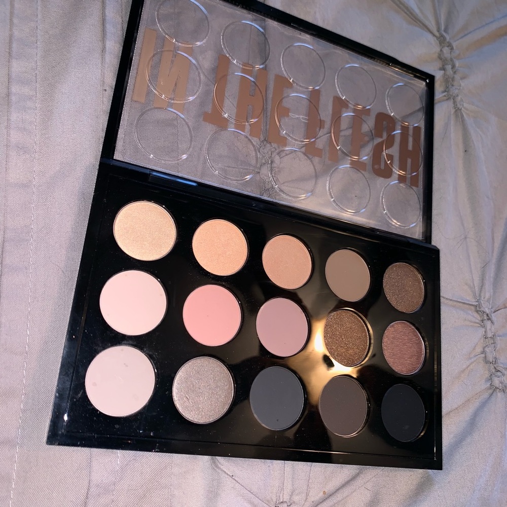 💛MAC Cosmetics in the flesh eyeshadow palette💛
